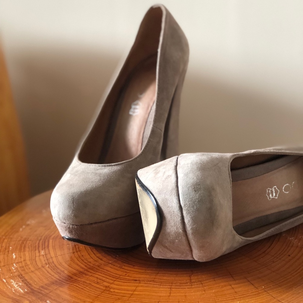 Pumps - Picture 2 of 2